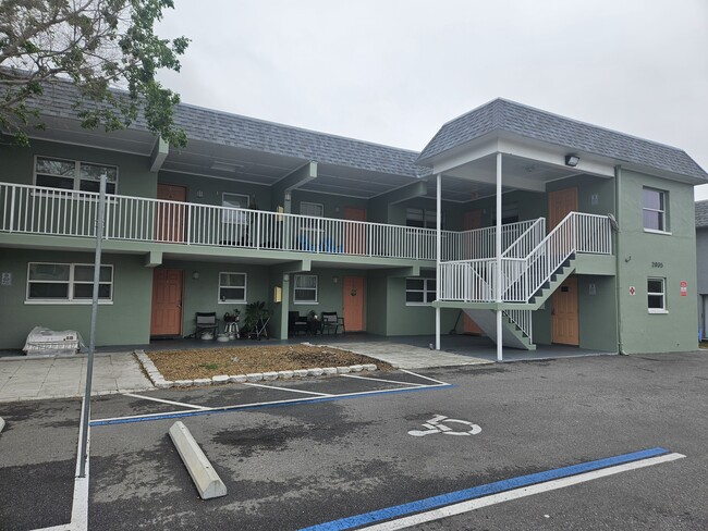 Building Photo - 2035 Alpine Rd