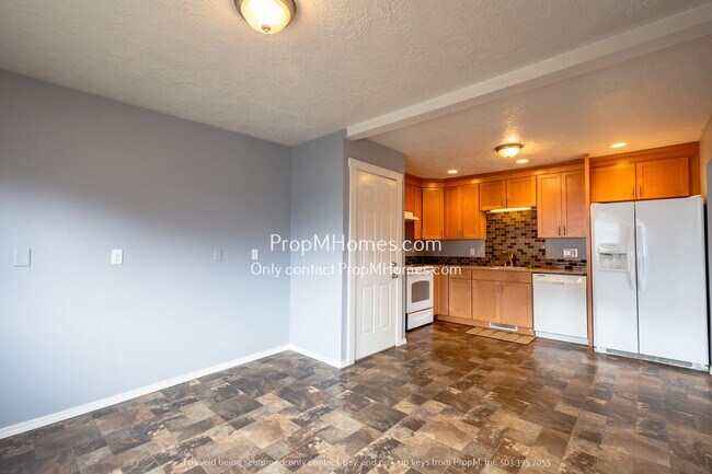 Building Photo - Unique Opportunity! - 3 Bedroom Home in Cu...
