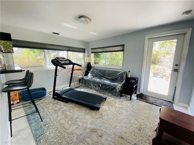 Building Photo - 3 br, 2 bath House - 1427 NW 7th Ter