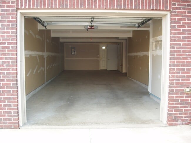 Foto del edificio - 2149 Knotty Pine Tr