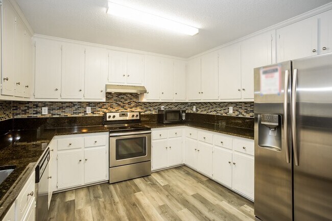 Building Photo - Welcoming 3 Bedroom Home!