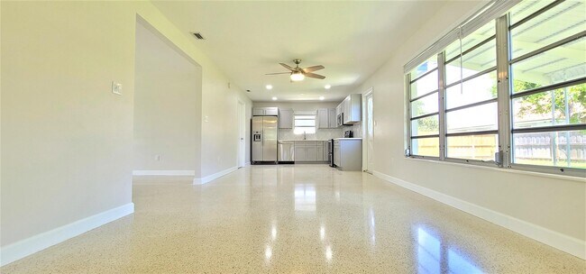 Building Photo - 2449 Edgewater Dr