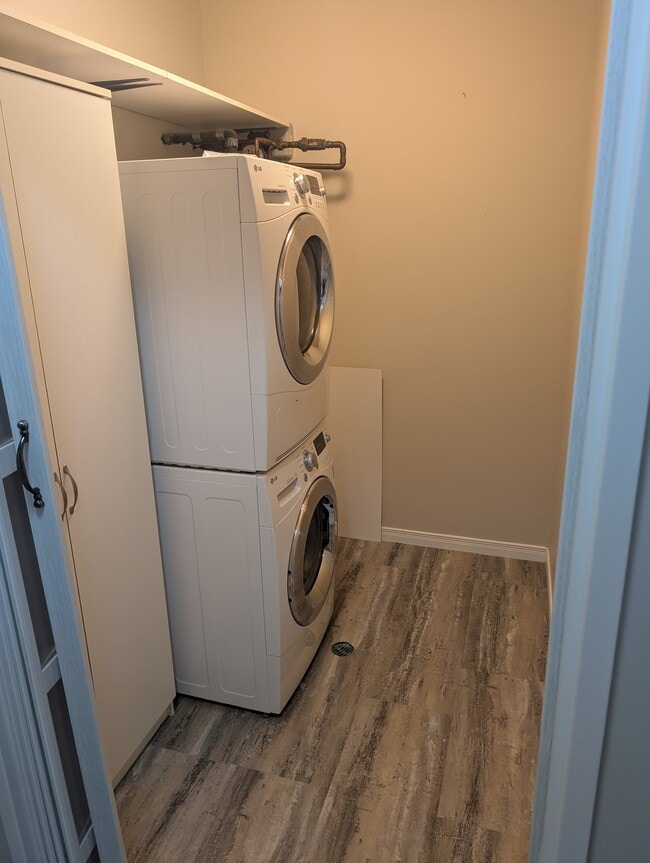 Building Photo - 5 Valleyside Dr