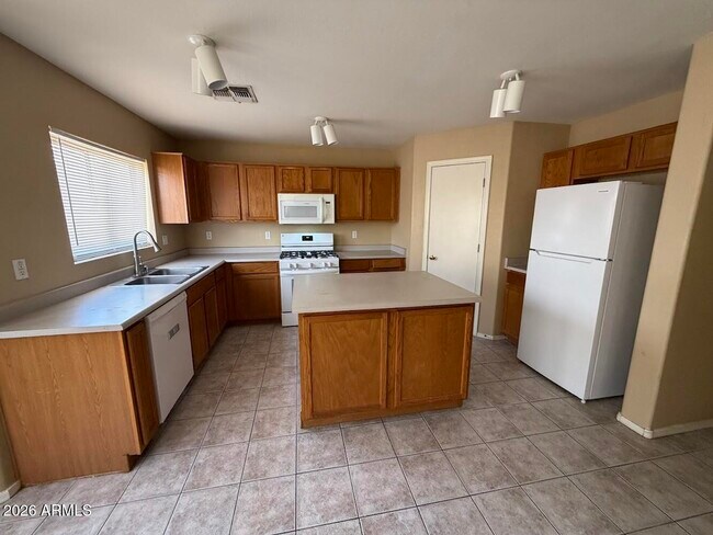 Building Photo - 12634 W Windrose Dr