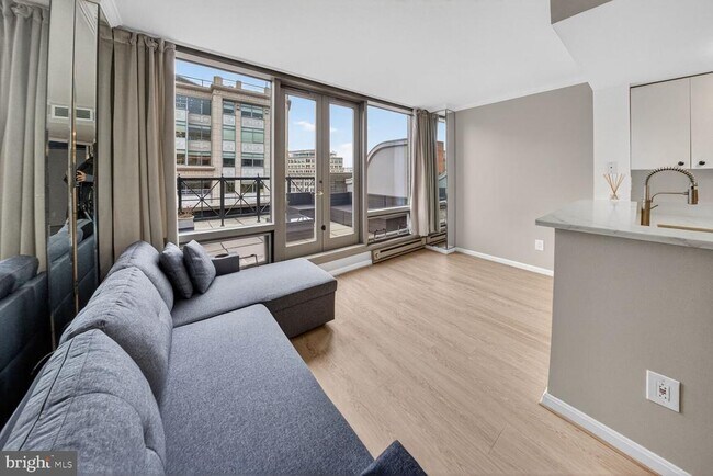 Foto del edificio - 701 Pennsylvania Ave NW