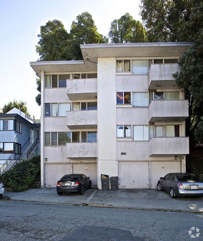 Building Photo - 2400 Ivy Dr