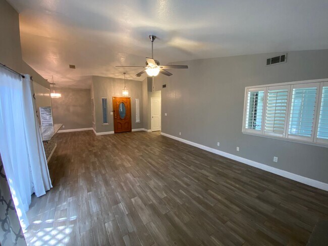 Foto del edificio - NW Visalia Home Rent Ready!