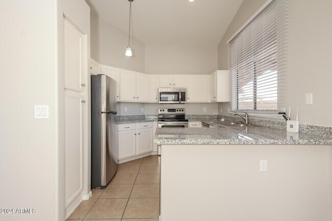 Foto del edificio - 4388 E Hartford Ave