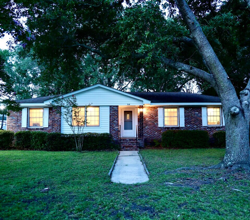 Foto principal - 318 Cabell St