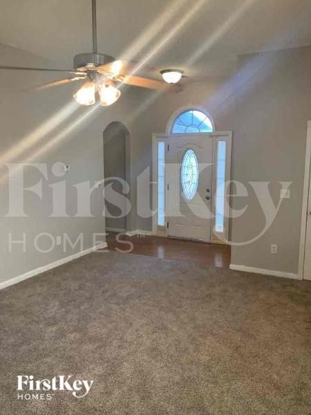 Building Photo - 50 Oakbrook Ln