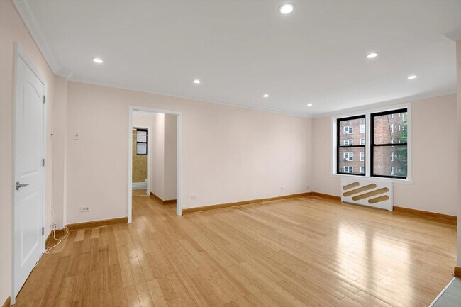 Foto del edificio - 65-30-65108 108th St