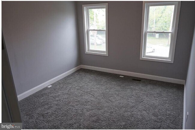 Foto del edificio - 3722 Woodhaven Ave