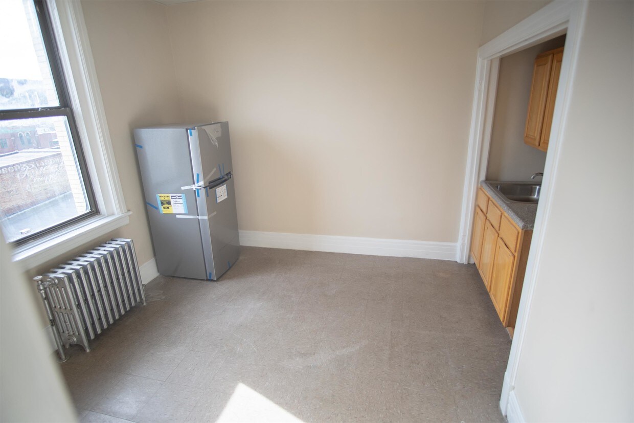 24 E 3rd St Unit 405, Mount Carmel, PA 17851 Room for Rent in Mount