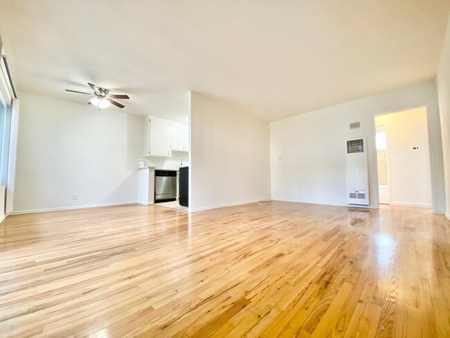 Building Photo - 3711 Mentone Ave