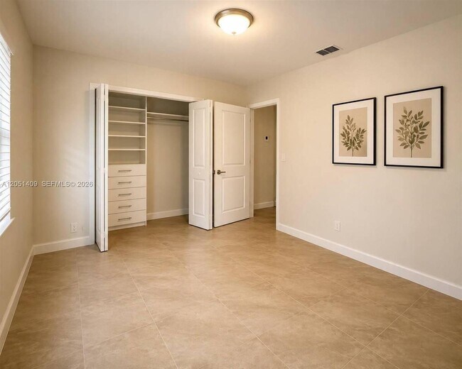 Foto del edificio - 4038 SW 9th Ter