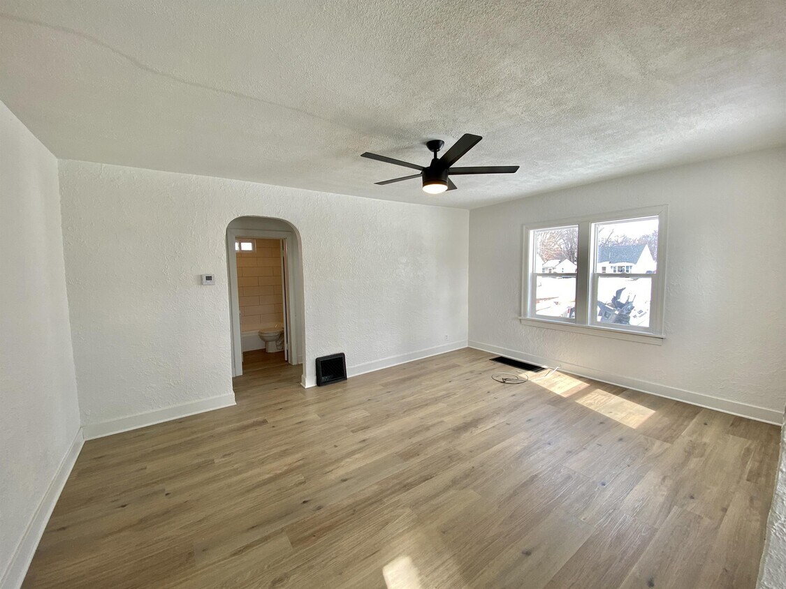 Primary Photo - 1524 W Clark St