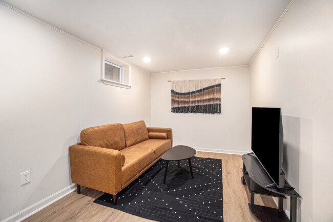 Foto del edificio - 715 NE 55th St