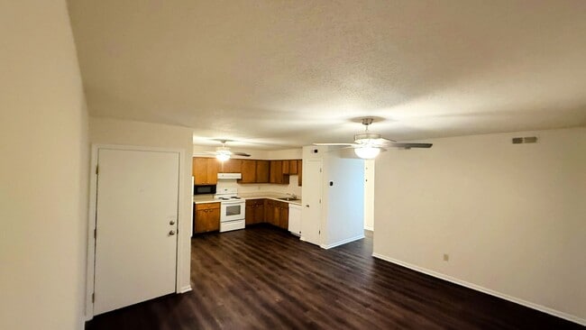 Interior Photo - Heatherbrook