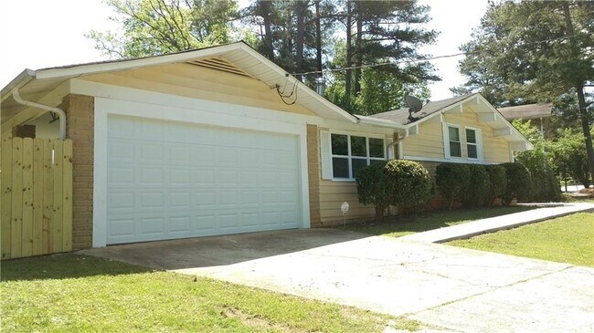 Building Photo - 688 Plainville Dr SW