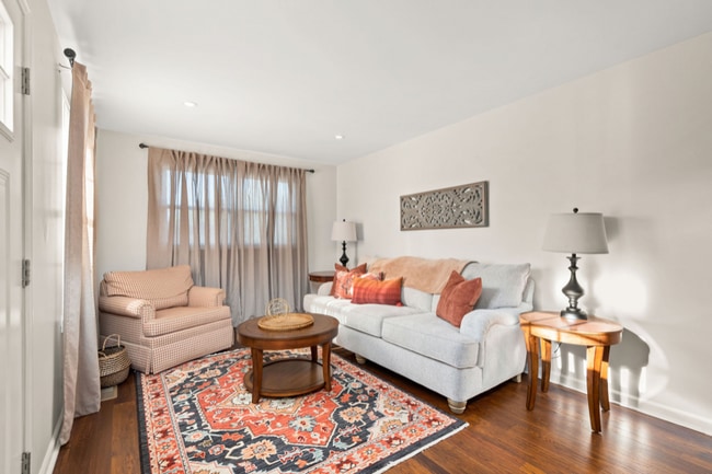 Photo - 633 Debbie Dr House