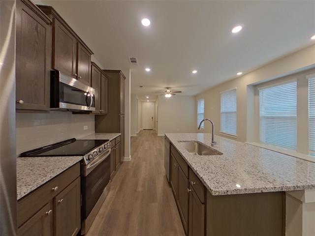 Foto del edificio - 8221 Brookhaven Dr