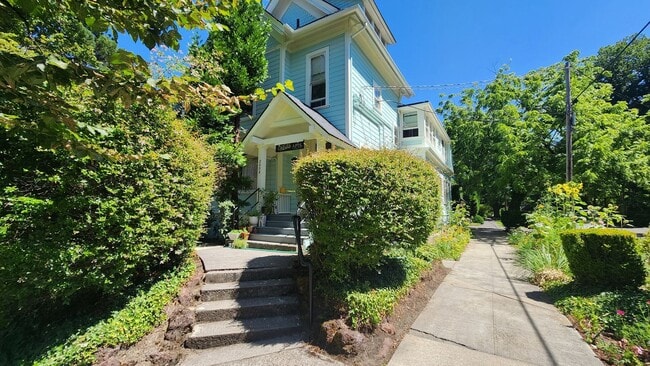 Building Photo - 2234-2238 SW Vista Ave
