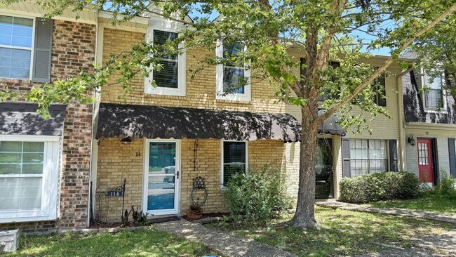 Foto del edificio - 114 Westchase Dr