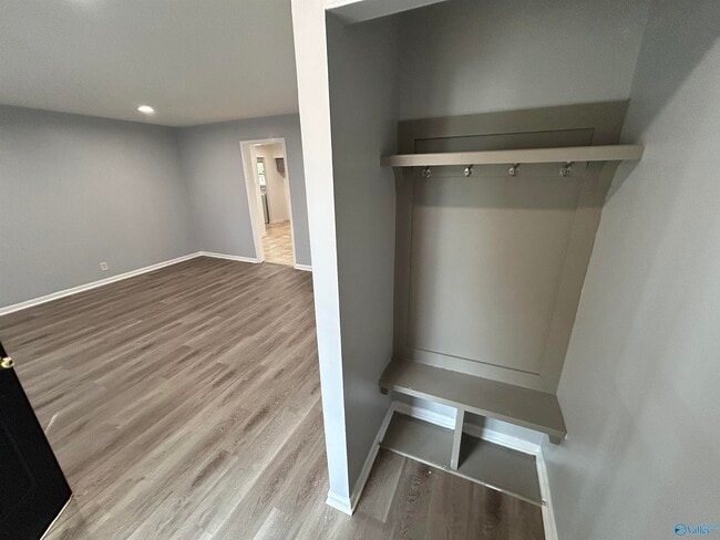 Building Photo - 6202 Valley Park Dr NW