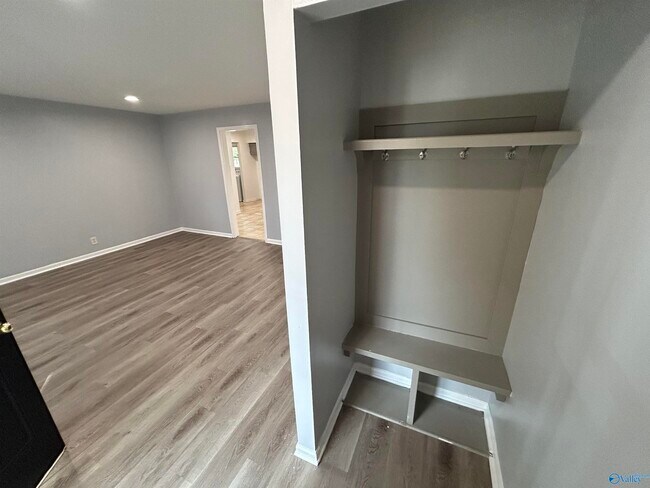 Foto del edificio - 6202 Valley Park Dr NW