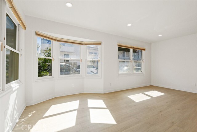 Building Photo - 47 57th Pl