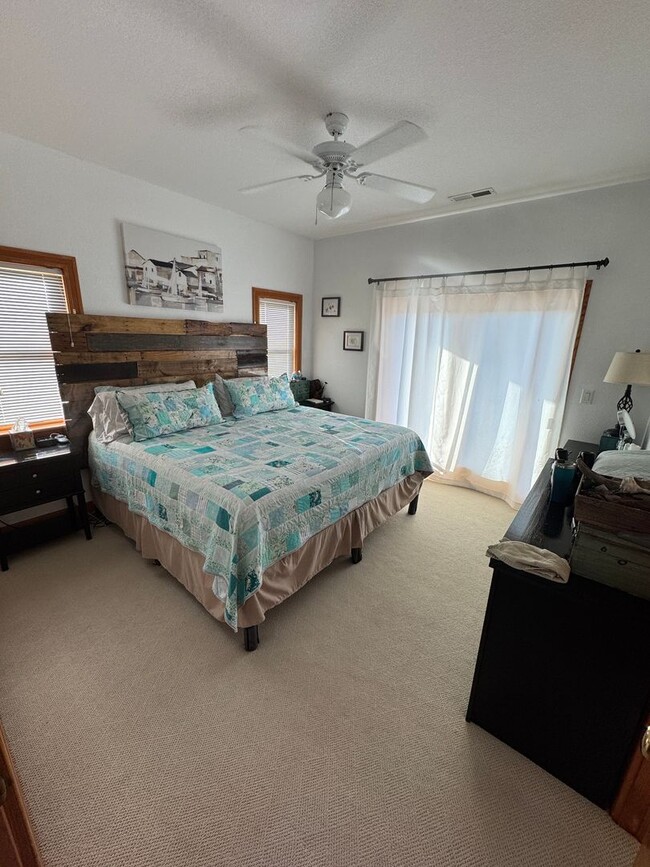 Building Photo - Top Floor Condo with Stunning Sound Views