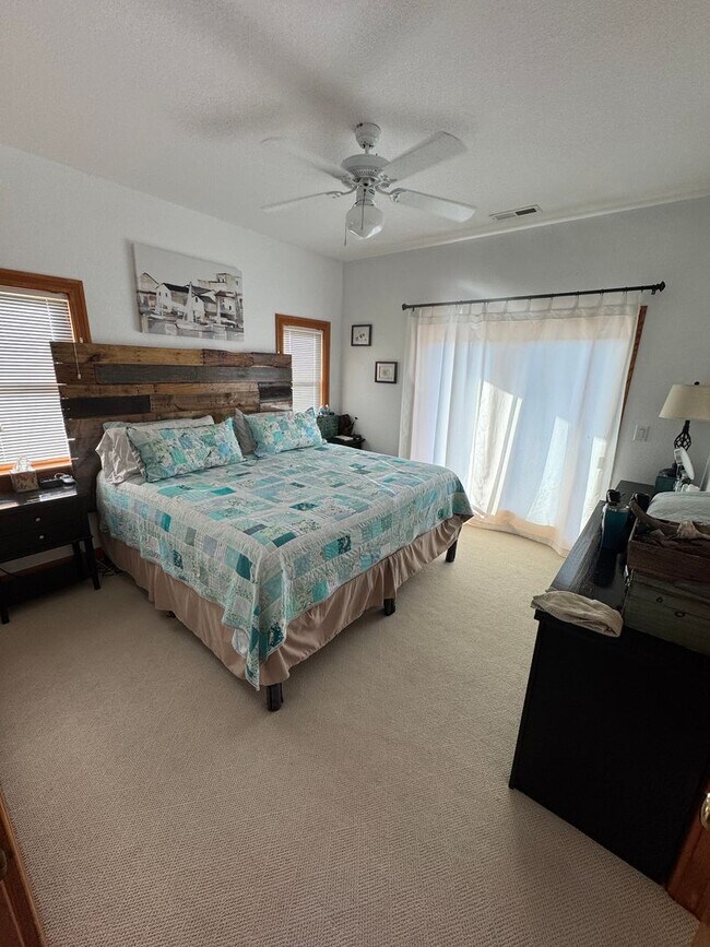 Foto del edificio - Top Floor Condo with Stunning Sound Views