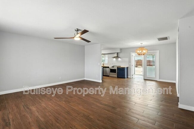 Building Photo - 433 S 113th Pl