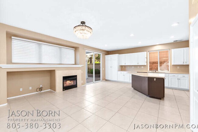 Foto del edificio - 490 Fallbrook Ave