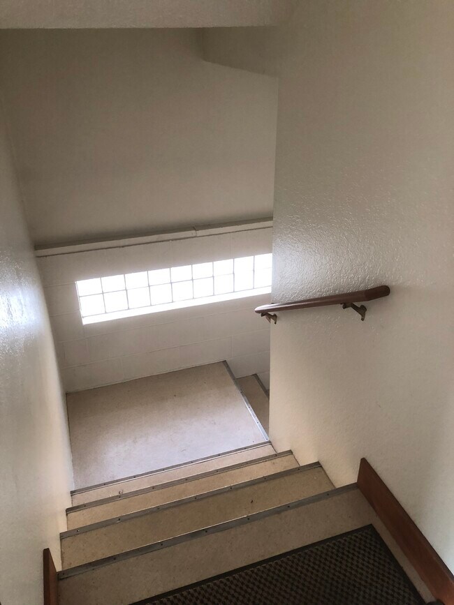 Building Photo - 908 S Washington St