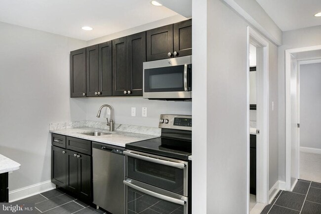 Building Photo - 225 Channing St NE