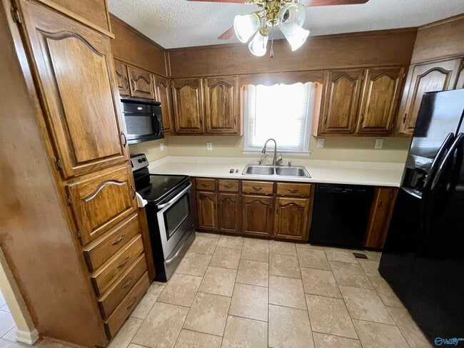 Building Photo - 17556 Fairway Dr