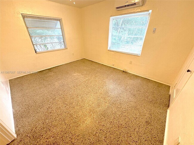 Foto del edificio - 501 SE 12th Ct