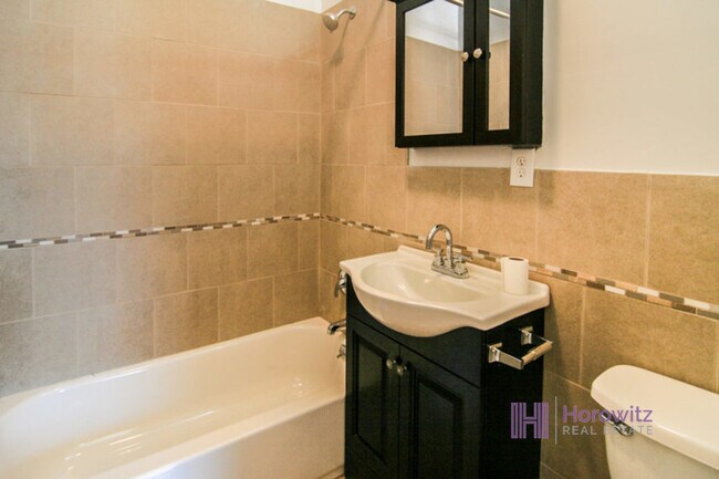 Foto del edificio - 31-52-52 41st St
