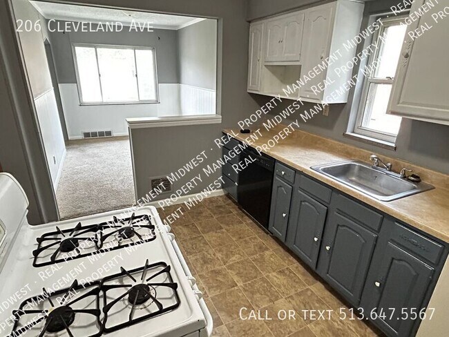 Building Photo - 206 Cleveland Ave