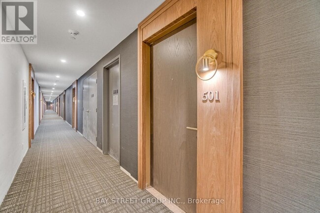Building Photo - 6-506 Greenbriar Rd