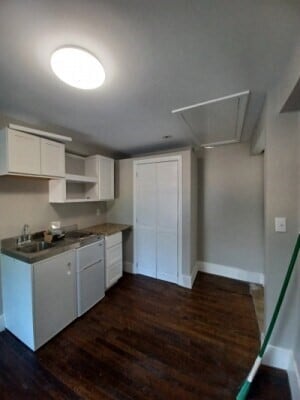 Primary Photo - 67 Loker St