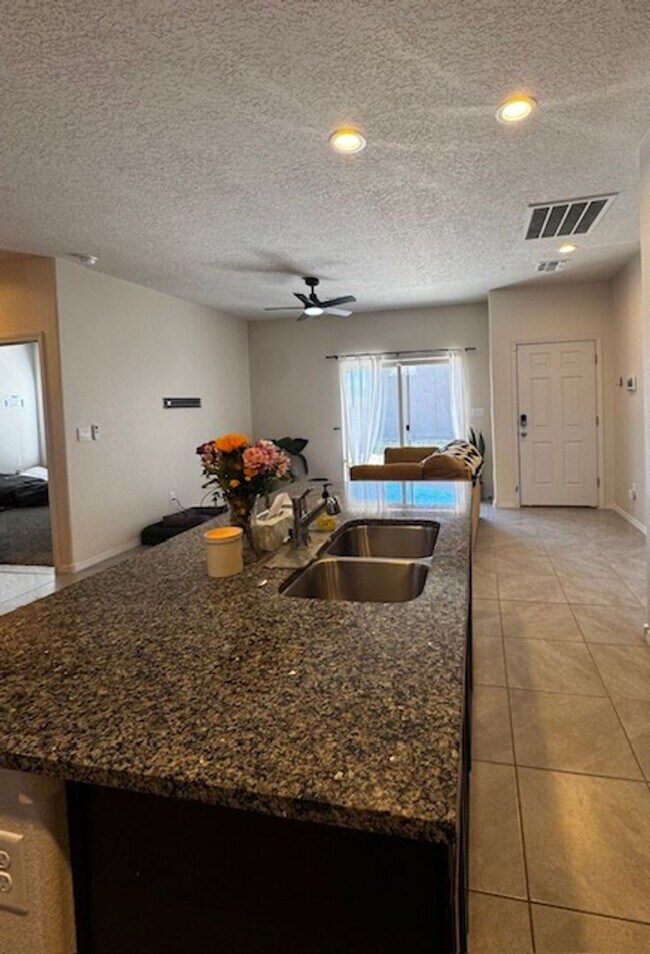 Foto del edificio - Newer 3 Bed / 2 Bath Home (Built 2024) in Los Lunas