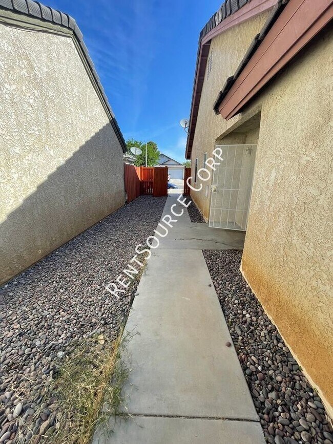 Building Photo - 3 Bedroom 2 Bathroom House for Rent in Pal...