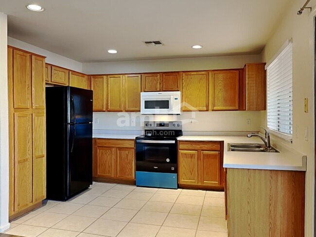 Building Photo - 4031 S Dewdrop Ct