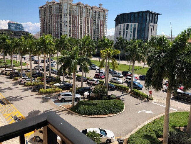 Foto del edificio - 651 Okeechobee Blvd