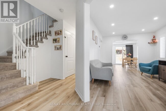 Building Photo - 30 Harnesworth Crescent