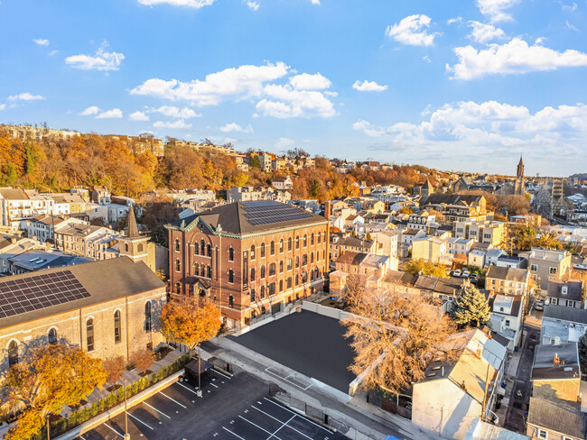 Foto del edificio - The Roe at Manayunk Apartments and Townhomes