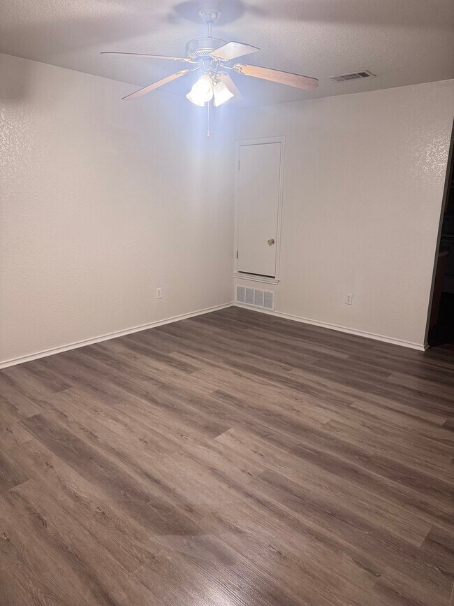 Foto del edificio - 1606 Aztec Trce