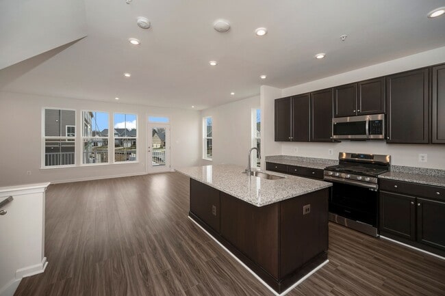 Building Photo - Close to everything! Skyline at Embrey Mil...